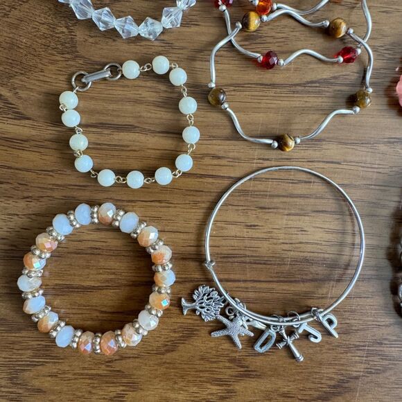 VINTAGE ESTATE JEWELRY LOT Necklaces Bracelets Brooch Beaded Charm 70s 80s EXACT - Picture 6 of 8